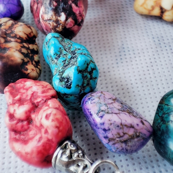 Dyed Howlite Fat Heavy Chunky Faux Turquoise Stone Necklace Silver Tone NWOT - Picture 7 of 9